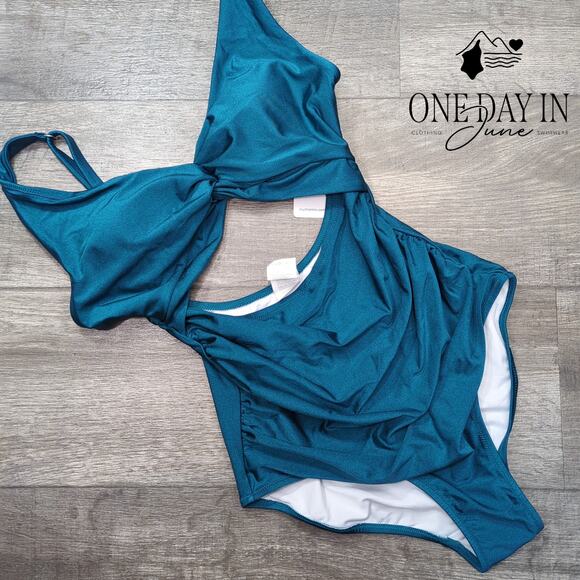 Charmo Twist Front Cut Out One Piece Swimsuit Size M - Picture 3 of 7